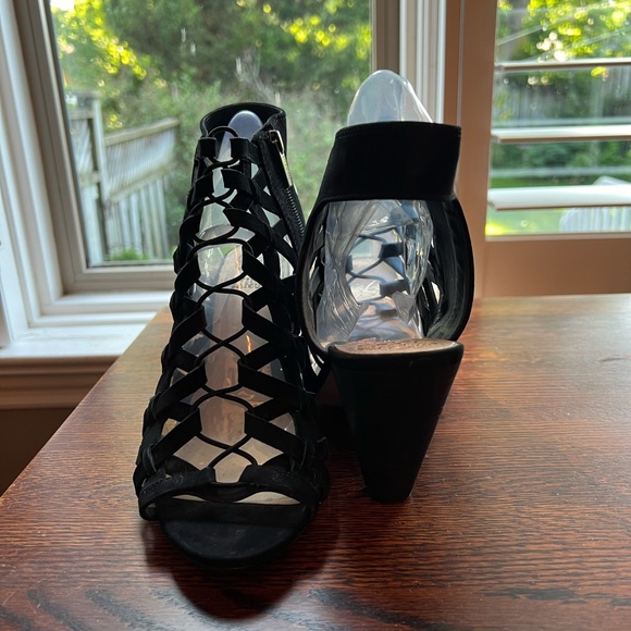 Vince Camuto Black Evel Caged Sandals- New (Never worn) Size: 10W - Picture 5 of 6
